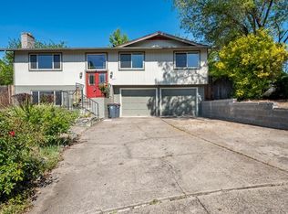 2471 Bora Bora Way, Medford, OR