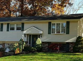 3101 Trapper Dr, South Park, PA 15129