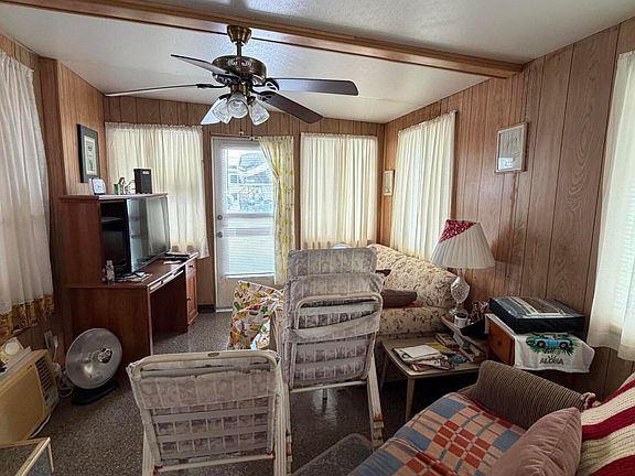 3rd image of 6657 SE 56th Ln