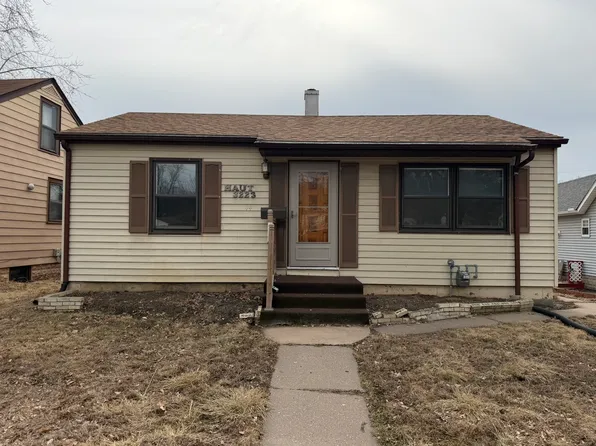 3223 McKinley Ave, Davenport, IA 52802