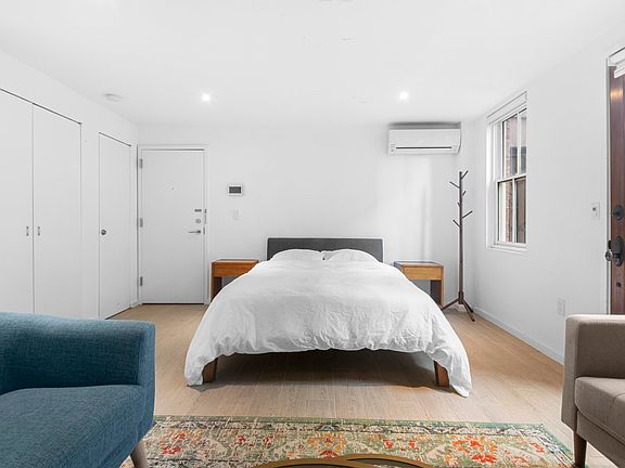 4th image of 86 Essex St APT 1A
