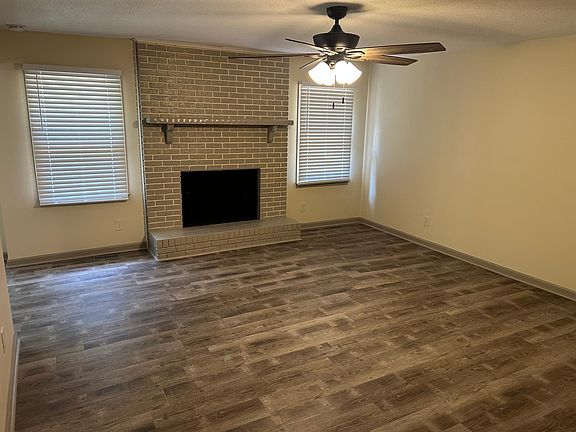 4th image of 100 Woodcreek Dr
