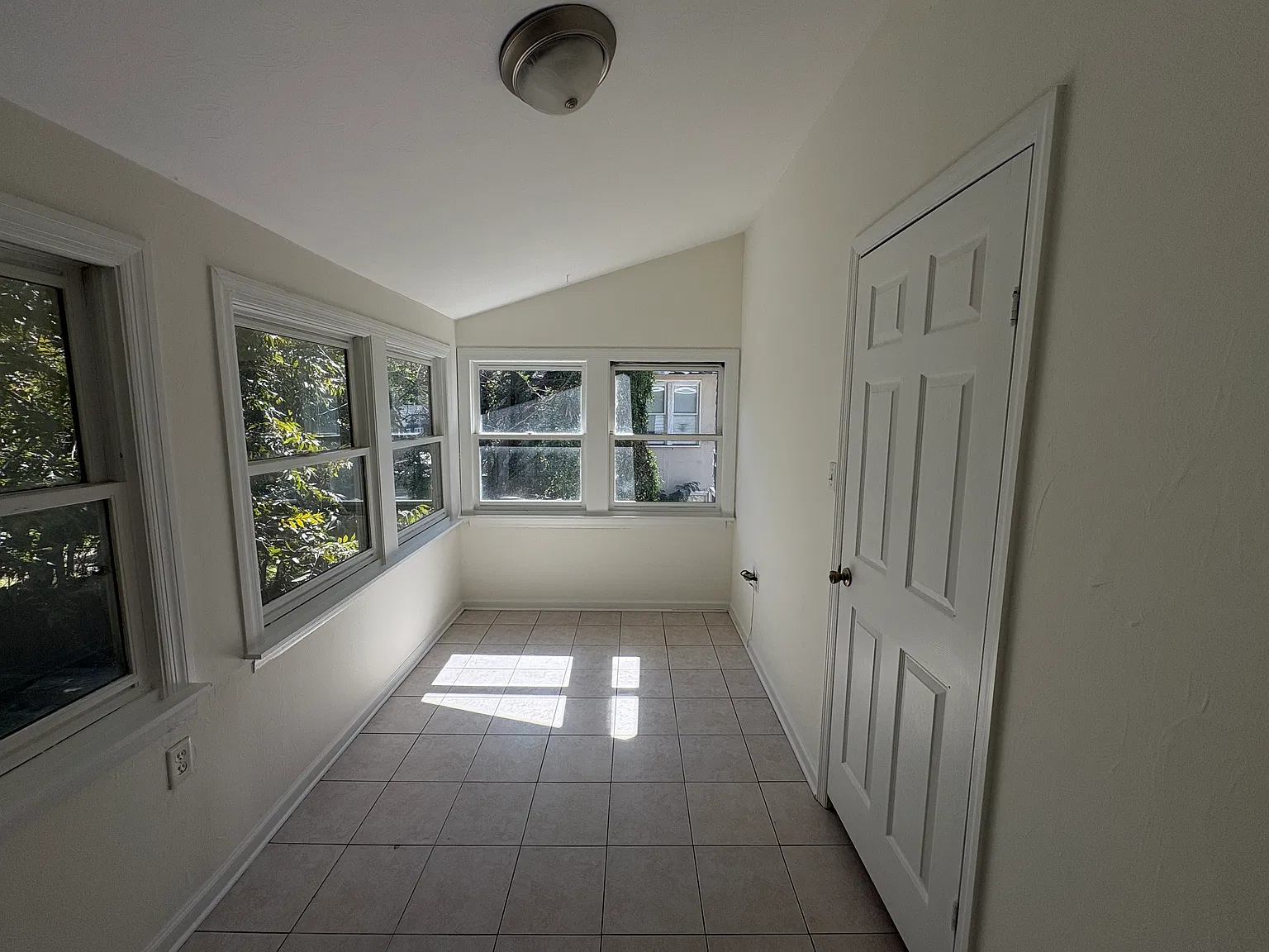 2 bed, 900 sqft, $1,250 — Photo 4