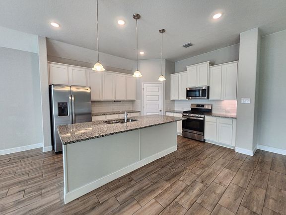 5th image of 1402 Oaklawn Dr
