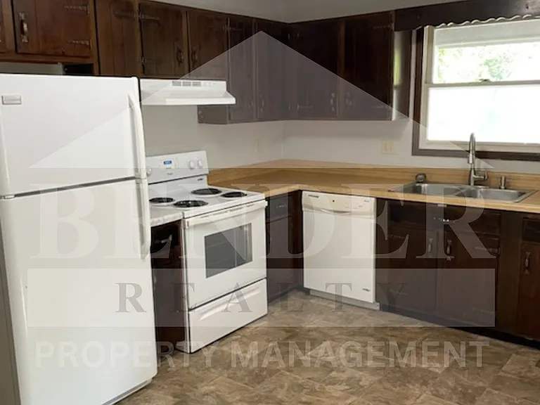 1535 Jordan Ave NW — Photo 3
