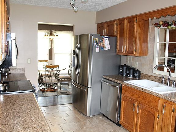 4th image of 3408 Riveroaks Dr