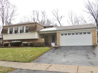 521 Forest Way, Bolingbrook, IL 60440