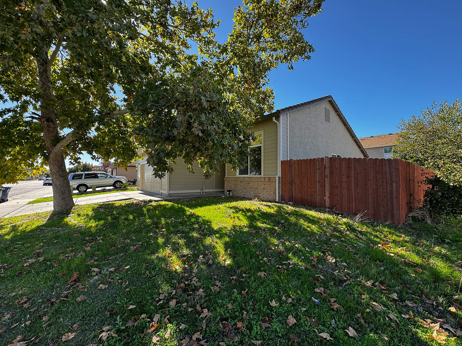 4 bed, 2129 sqft, $4,200 — Photo 3
