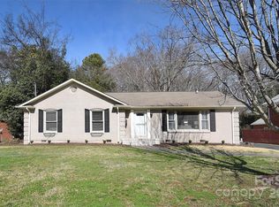 1721 Edgewater Dr, Charlotte, NC 28210