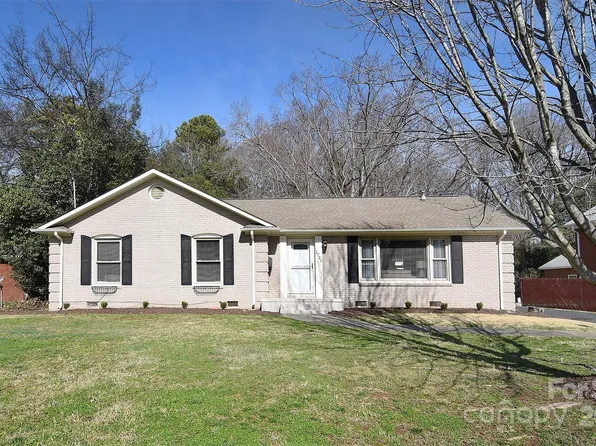 1721 Edgewater Dr, Charlotte, NC 28210