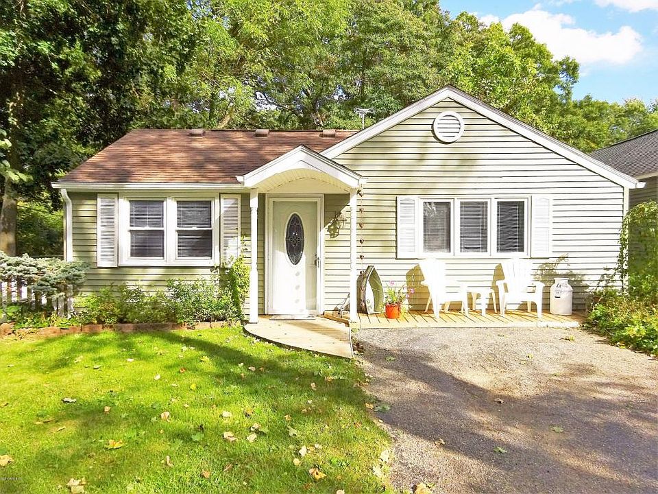 1st image of 23479 Lake Shore Dr