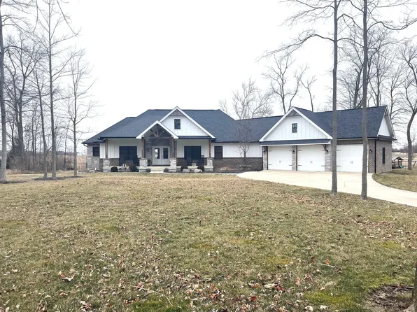 570 W Robert Ct, Greenfield, IN 46140