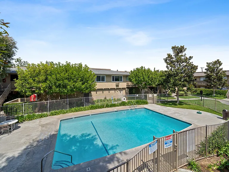 Stonebrook — Photo 11