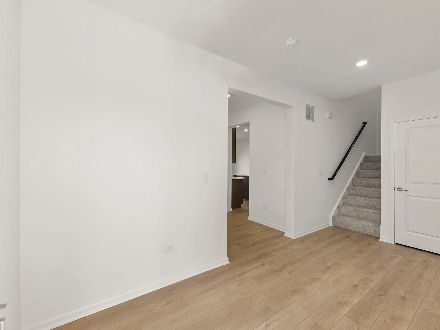 3 bed, 1800 sqft, $2,900 — Photo 2