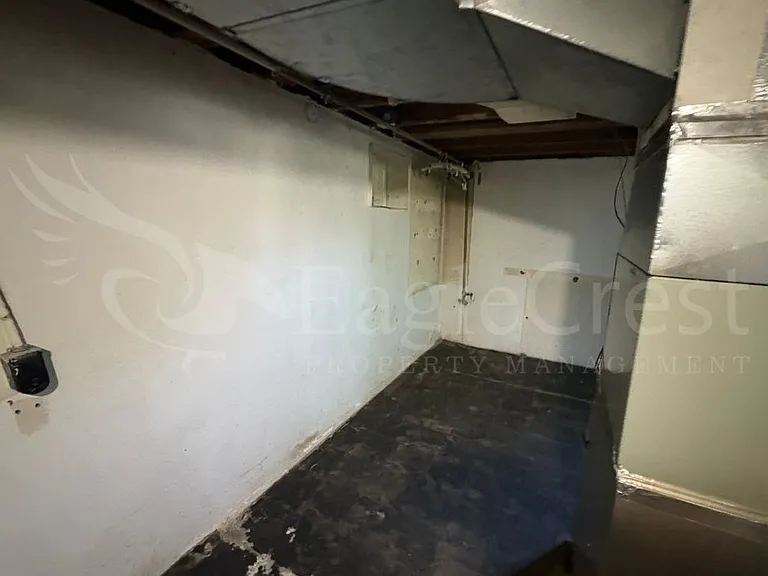 542 E Chestnut St — Photo 44
