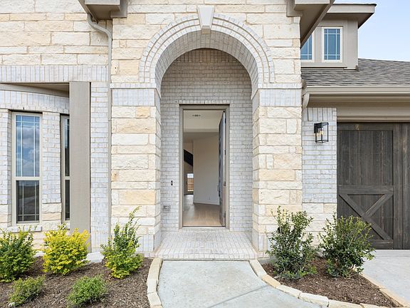 4th image of 2726 Railway St