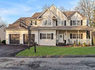 33 E Potter Lane NE, Halesite, NY