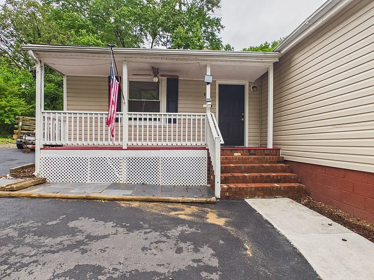 1518 Ethridge Dr — Photo 3