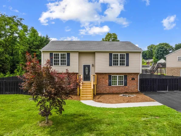 100 Creston Oaks Ct, Forest, VA 24551