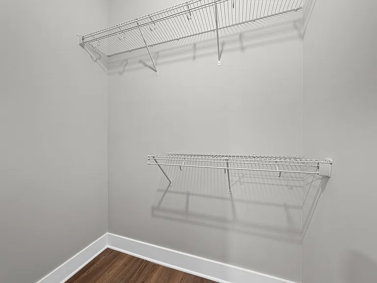 Mount Victor Olde Towne Luxury Apartments — Photo 154