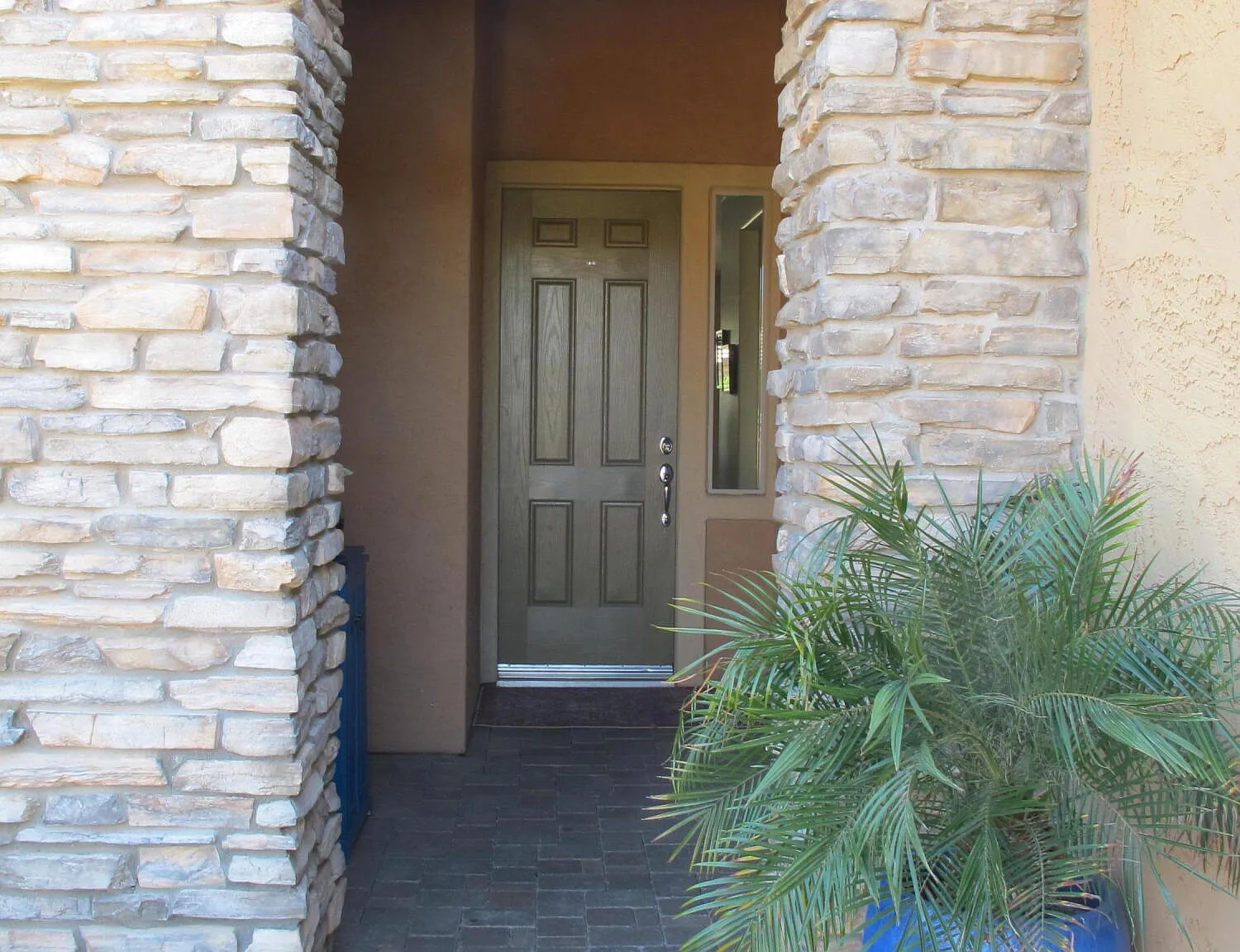 2 bed, 1635 sqft, $2,300 — Photo 4