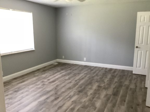 5th image of 3720 Link Rd