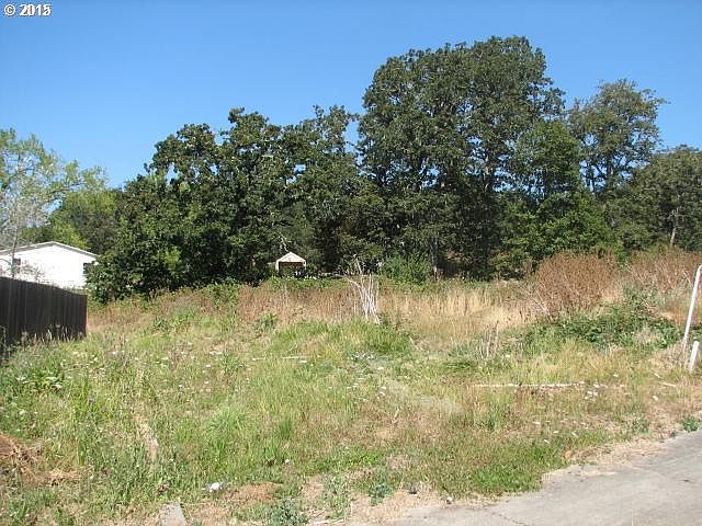 2nd image of 315 E 4th St