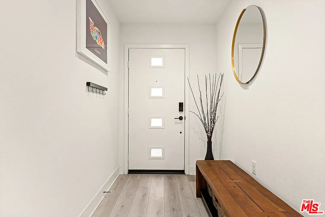 3 bed, 3.5 bath, 1693 sqft, $4,600 — Photo 2