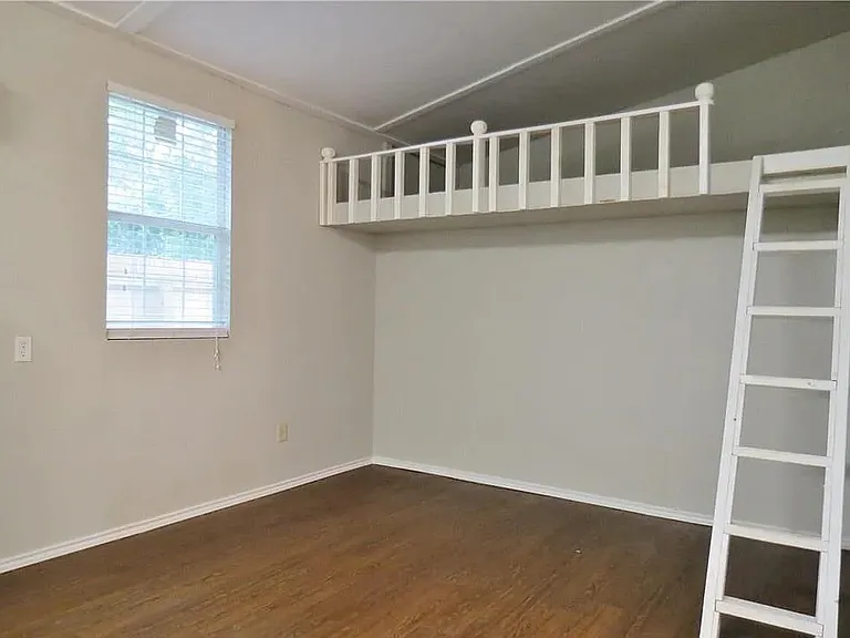 333 E Torrey St #B — Photo 3