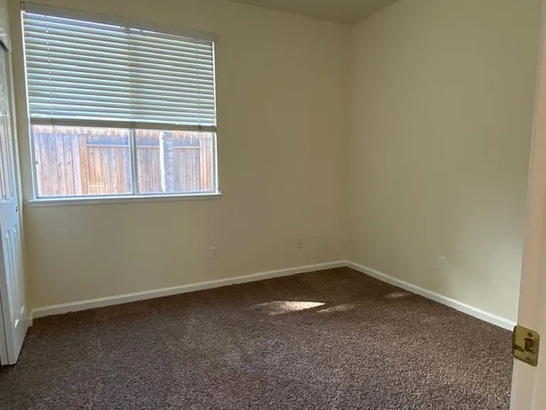 216 Shanley Ct — Photo 8
