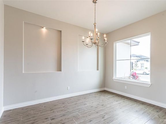 2nd image of 909 W Iroquois Ave
