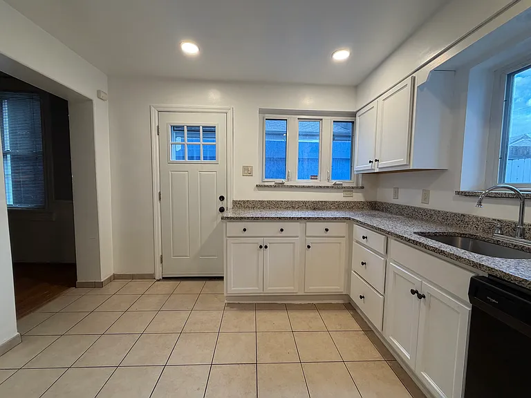 103 S 13th St — Photo 9