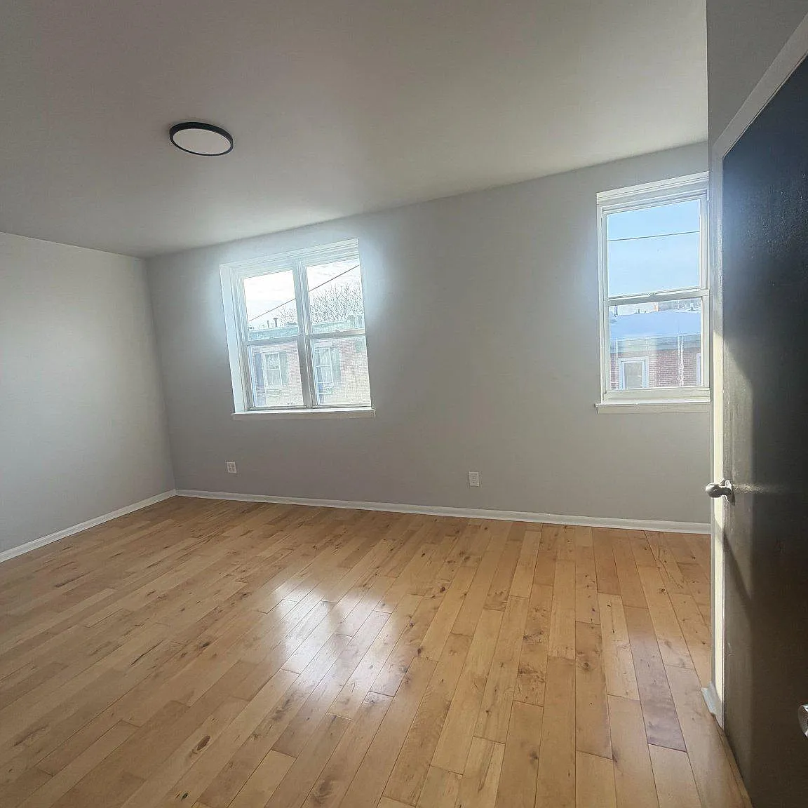 3 bed, 1.0 bath, 750 sqft, $2,150 — Photo 2