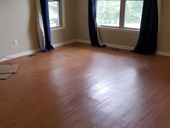 3rd image of 206 Kingsrow Dr