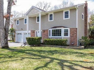 12 Capitol Ct, Hauppauge, NY 11788