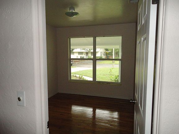 5th image of 3166 12th Ave N