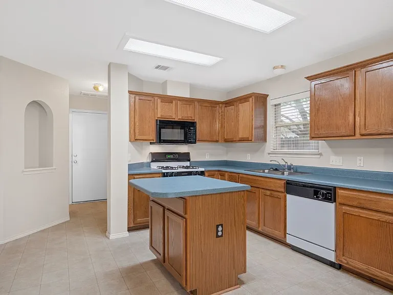 1401 Thibodeaux Dr — Photo 11