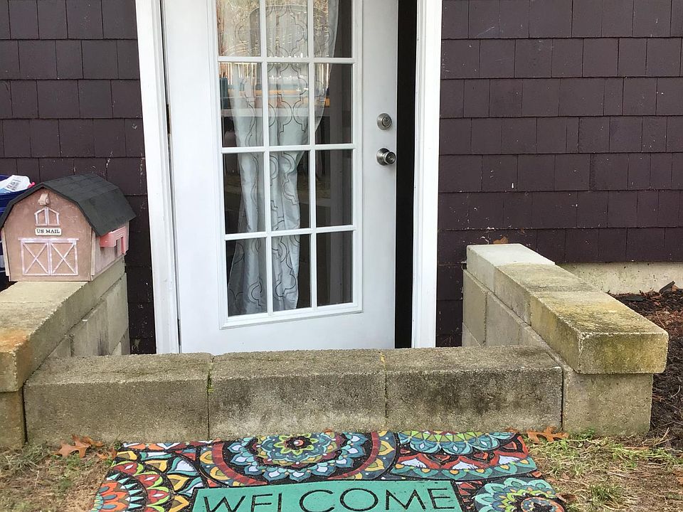 Welcome to country-time living! In-law apt. located in very private, safe & kind neighborhood seeking quiet responsible, reliable individual who values the peaceful life.