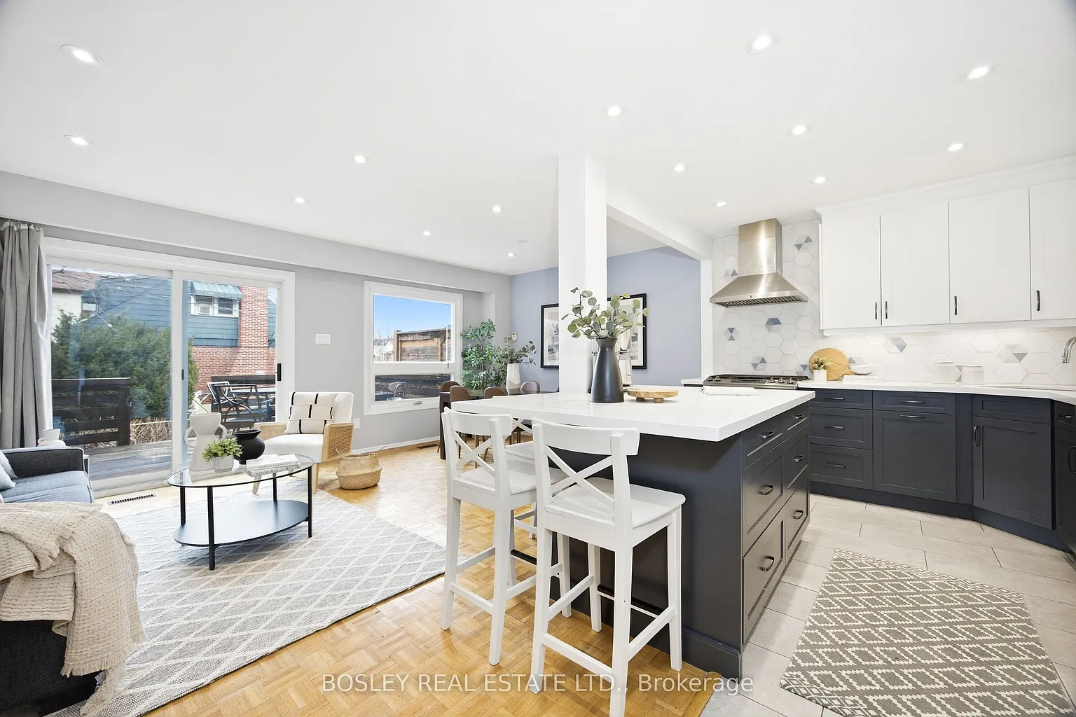 2807 Saint Clair Ave E photo 1