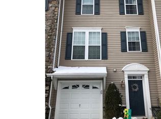 80 River Ln, Delanco, NJ 08075