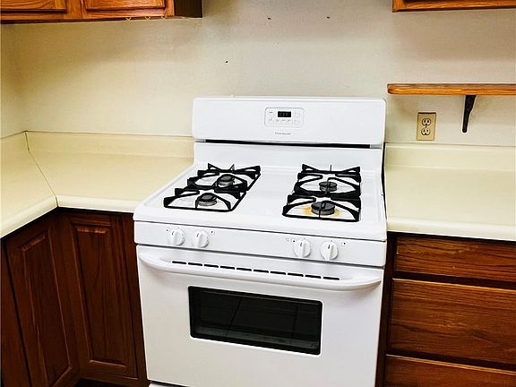 4th image of 709 Ridgemount Dr