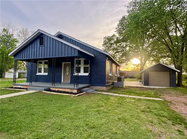 1201 N Boston Pl, Russellville, AR 72801