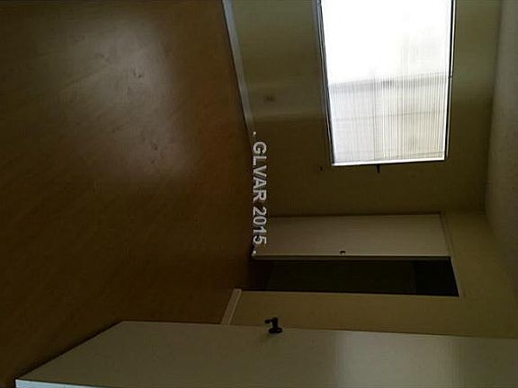 4th image of 912 Woodbridge Dr