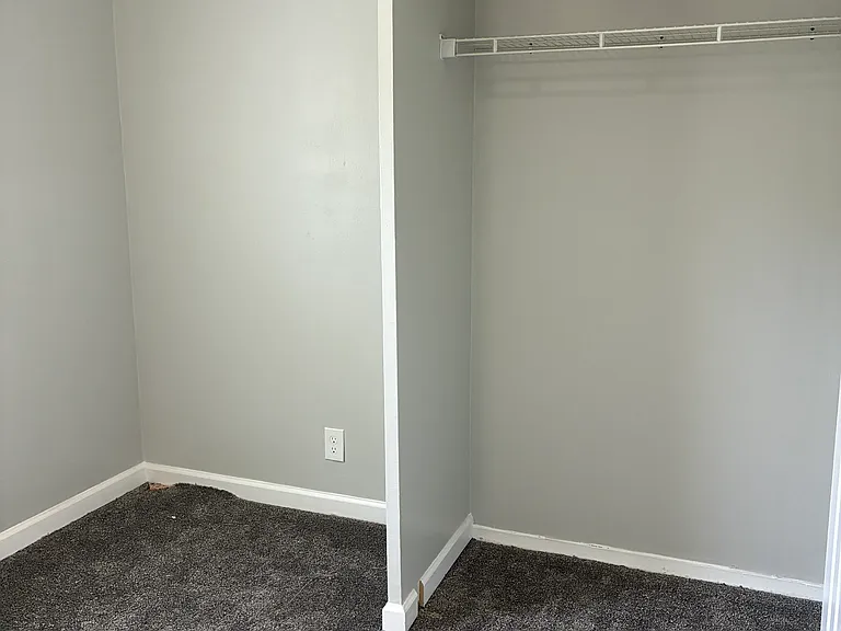 136 Flintstone Dr — Photo 3
