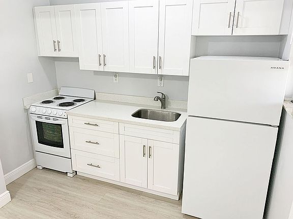 3rd image of 1824 Taft St #15