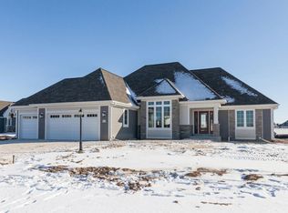 W158N6688 Tamarack Trl, Menomonee Falls, WI 53051
