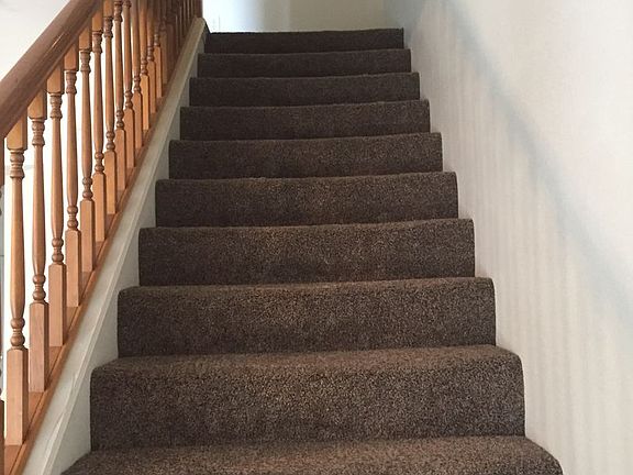 3rd image of 1527 Hollyhock Dr #1527B