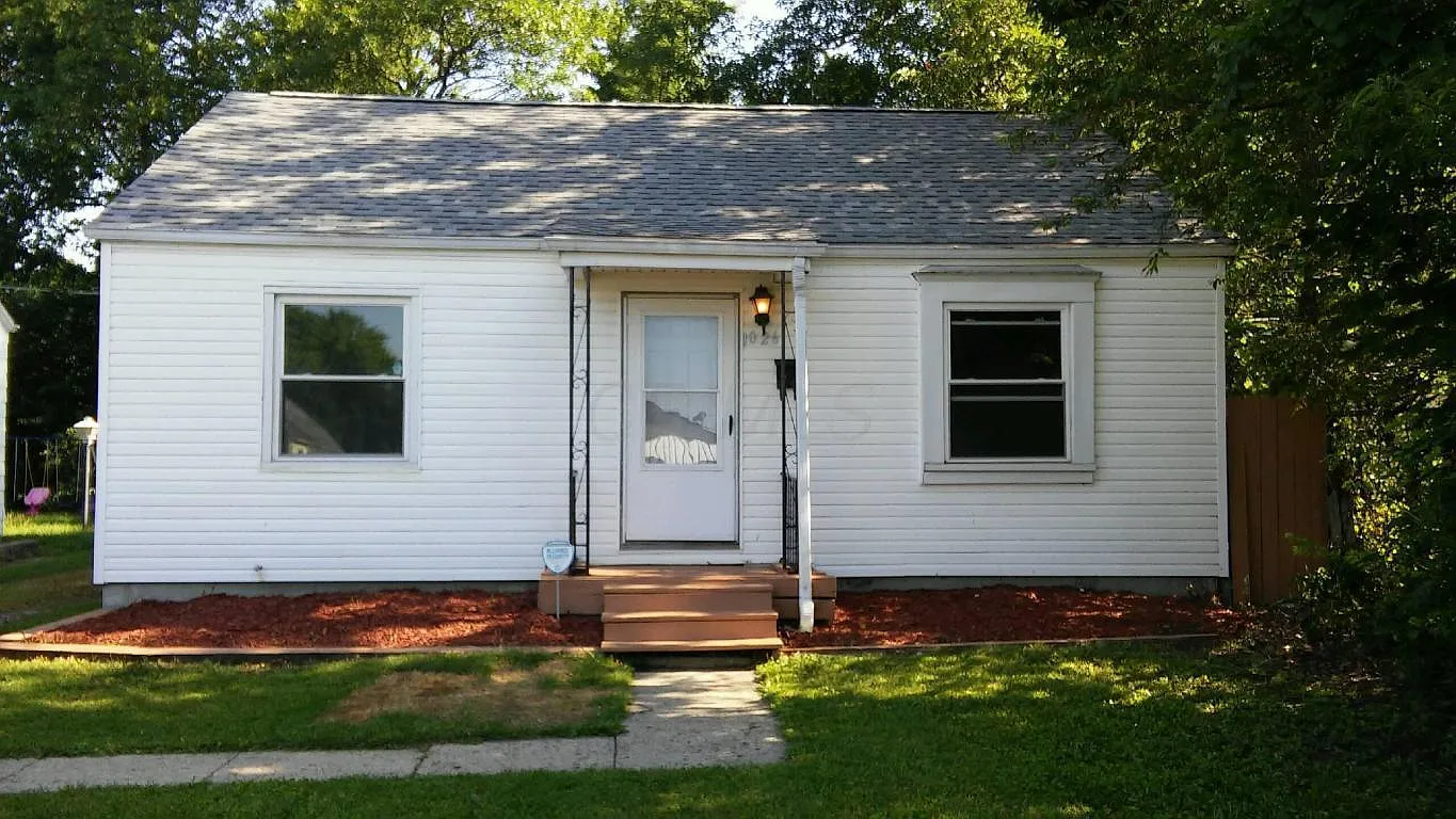 1026 Lawrence Dr photo 1