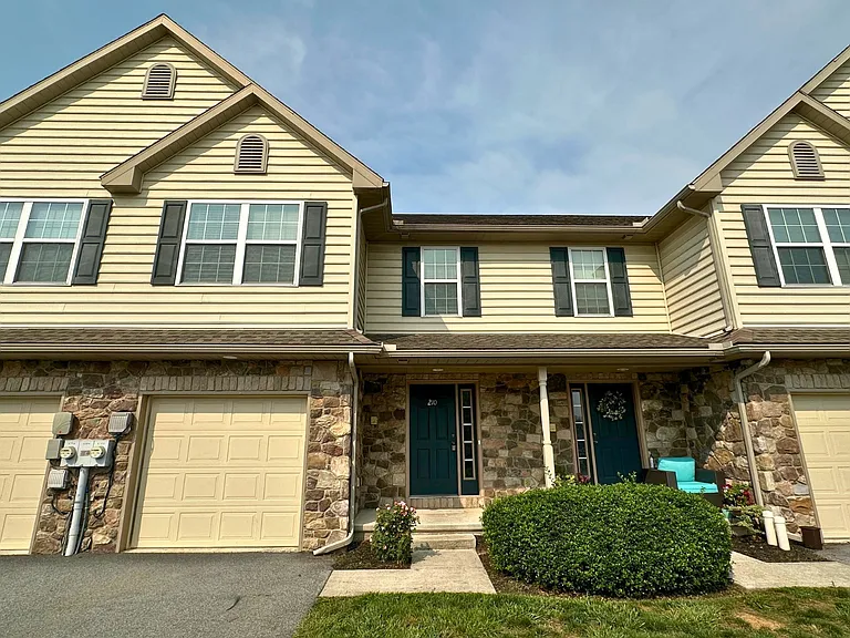 210 Mount Olive Ln — Photo 1