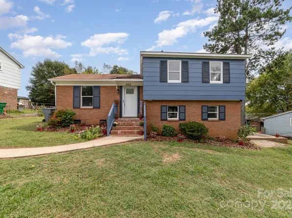 8901 Softwind Dr, Charlotte, NC 28273